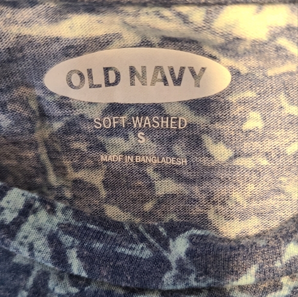 Old Navy Men Pineapple print T-Shirt Sz Small - Picture 3 of 3